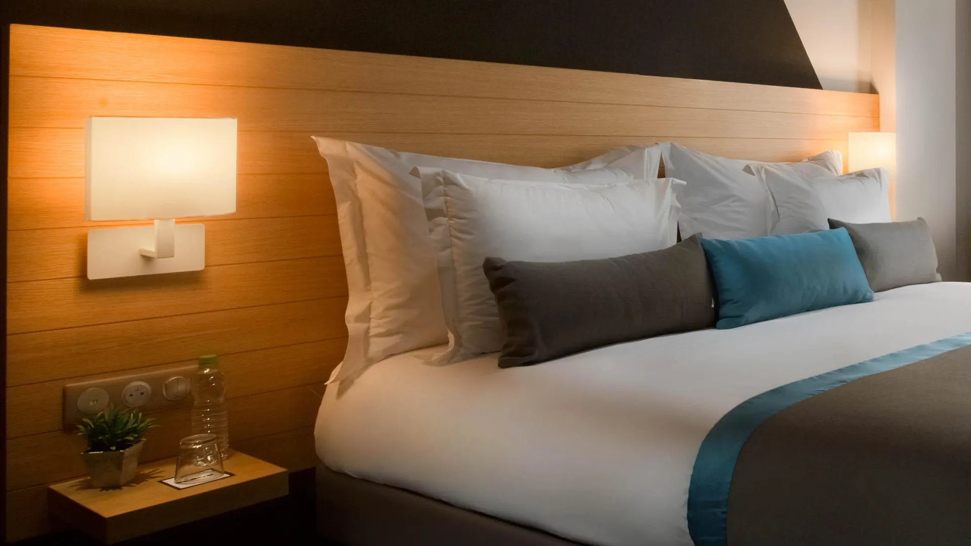 Onomo Hotel Casablanca City Center 4*,  المغرب